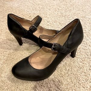 Naturalizer N5 comfort Mary Jane pump / heels